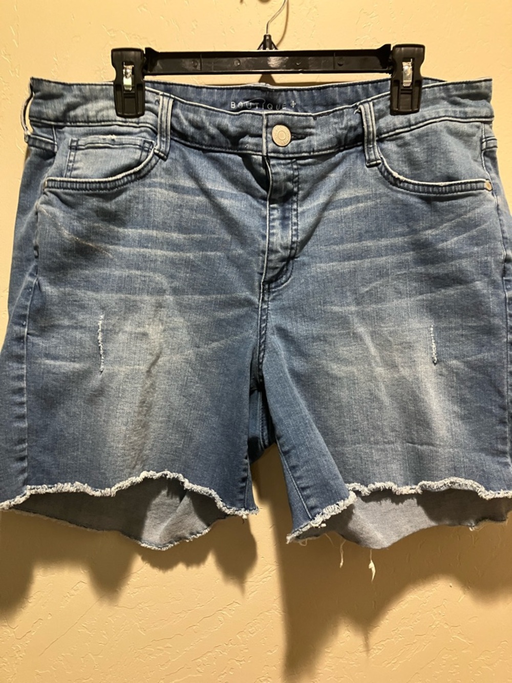 Boutique 16W Mid-Blue Distressed 5 Pocket Denim Shorts for Women